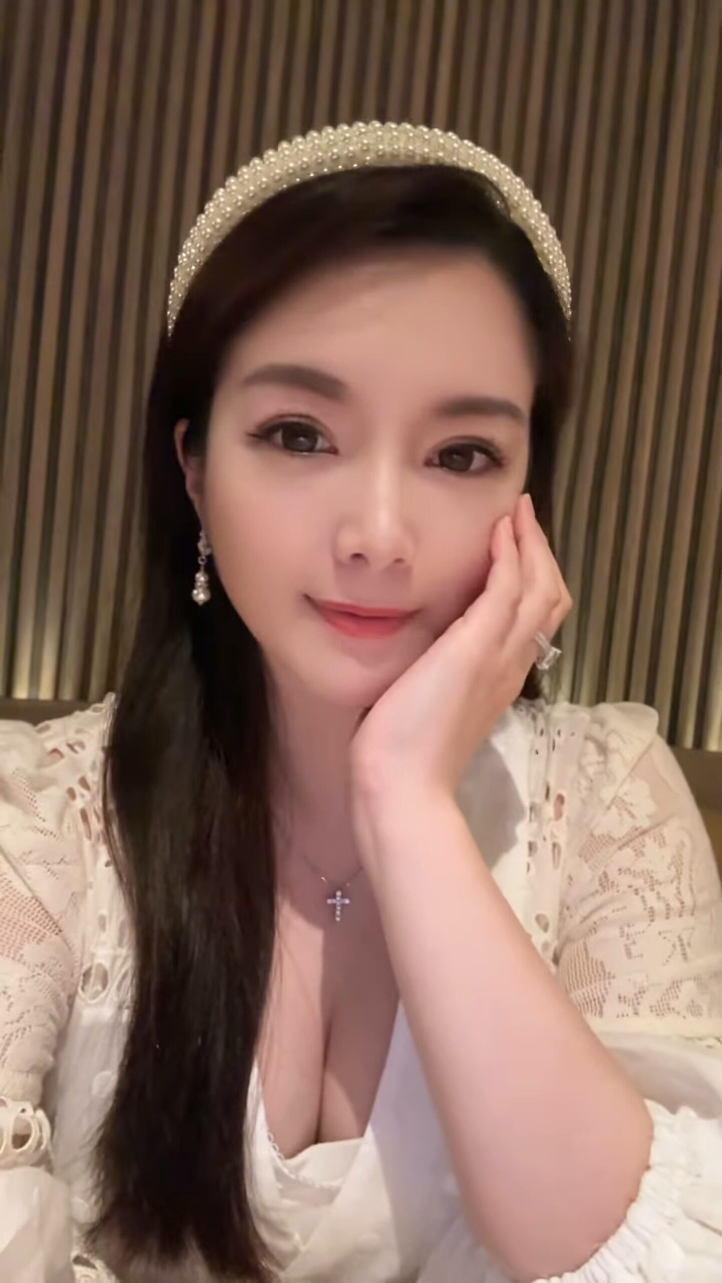 苟芸慧手中鑽戒疑似暗示與老公破鏡重圓。