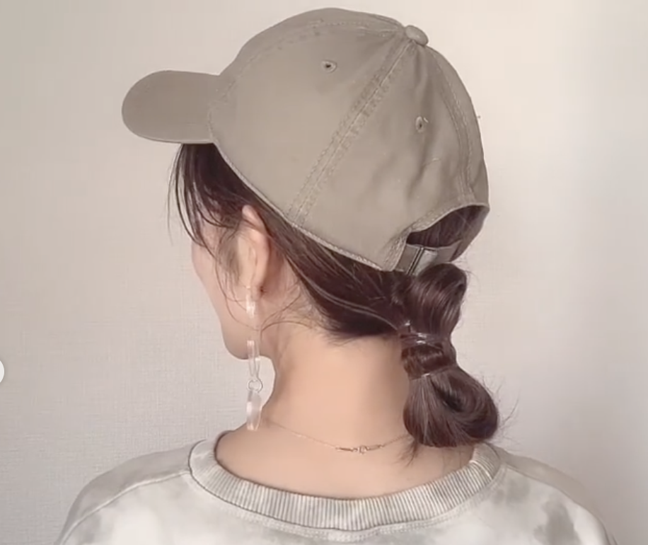 棒球帽髮型:韓系低毽子頭