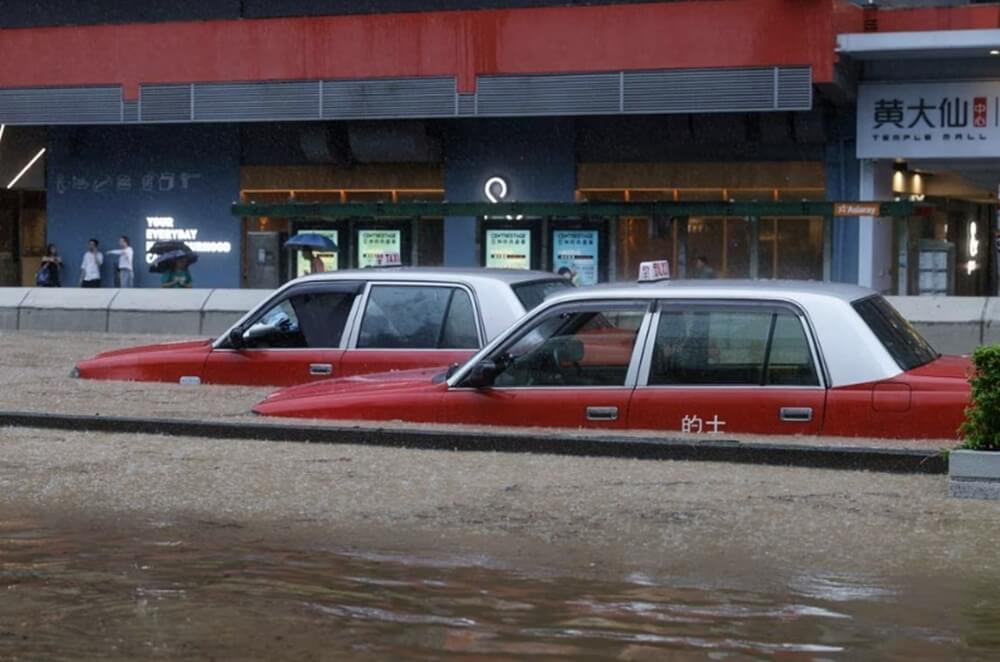世紀黑雨導致水浸及山泥傾瀉，不少汽車因是次天災而報廢。