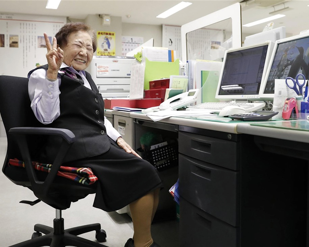 日本一名93歲的OL玉置泰子,在一間公司內工作長達68年,依然堅持每天上班。