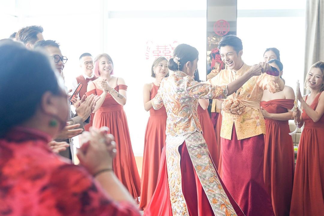 選擇一房一廳的酒店套房，除了可以容納更多客人和親友之外，亦可以進行敬茶和玩新郎的環節。