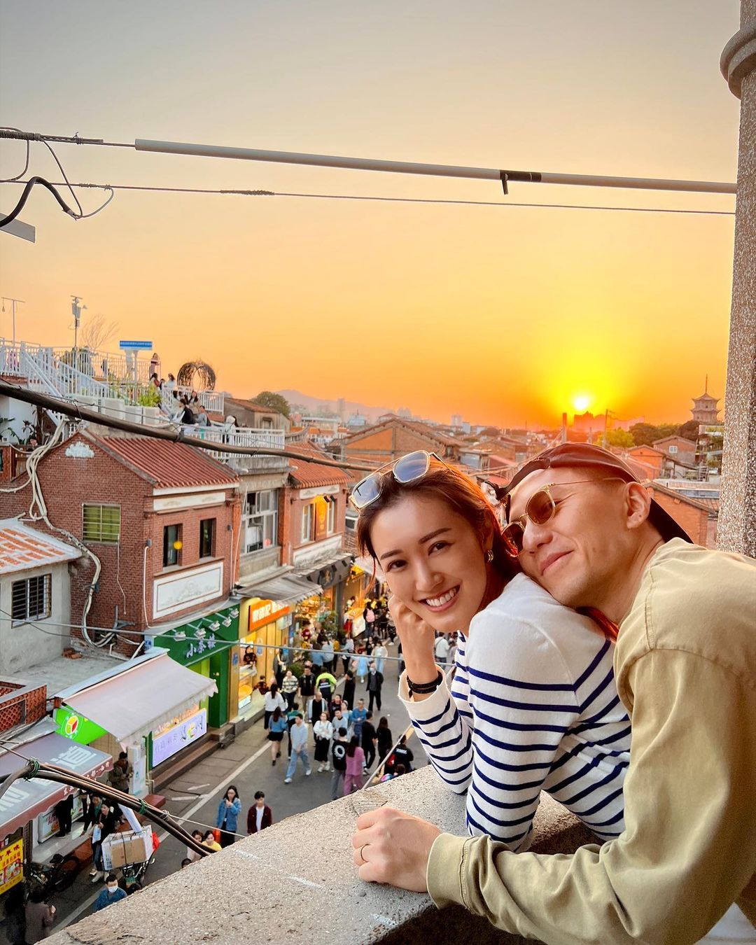 張寶兒與袁偉豪好恩愛。