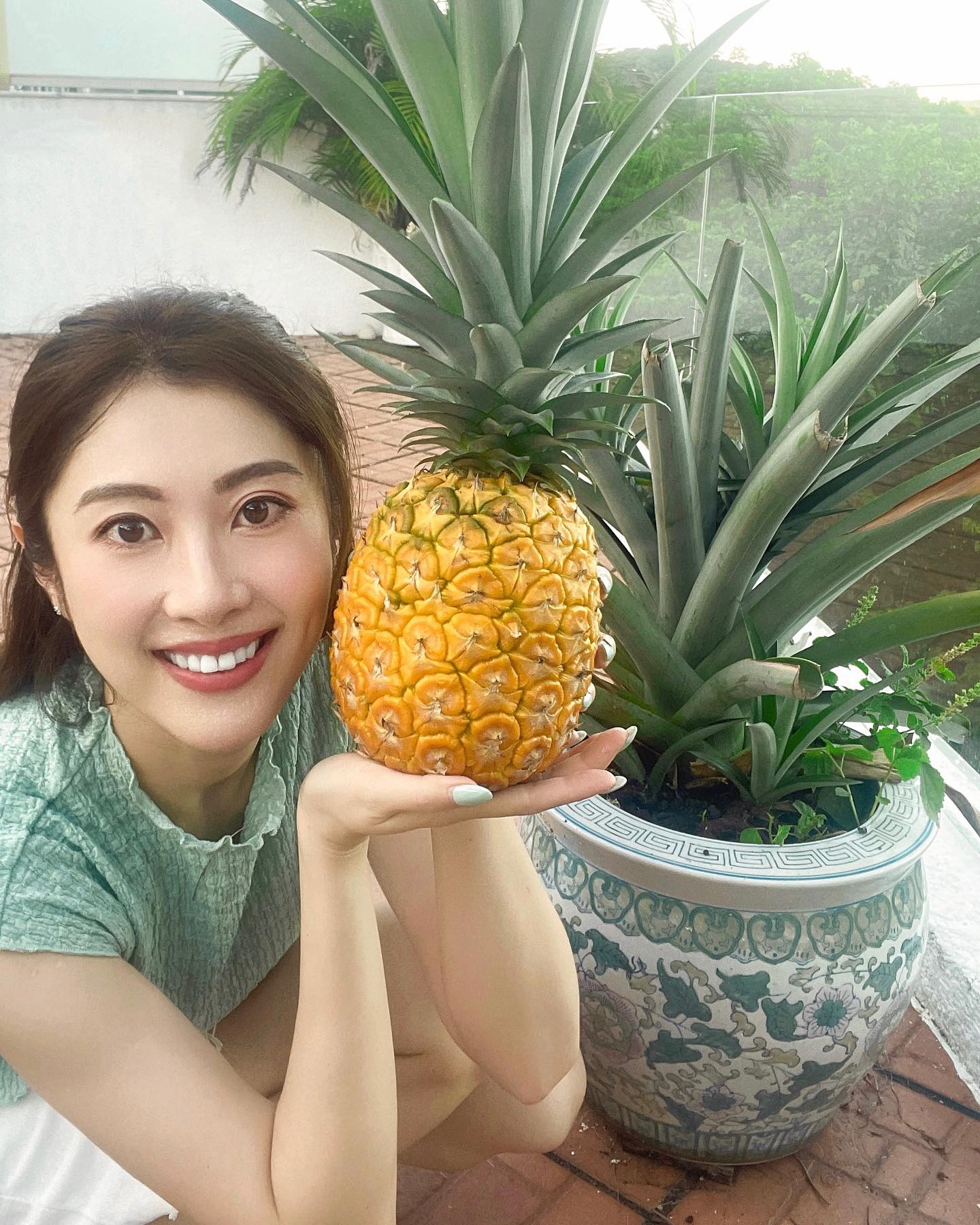 原來謝芷倫現身純粹是因為她正為新劇《死有對証》拍攝，暫時未有她重返《愛回家》的消息。