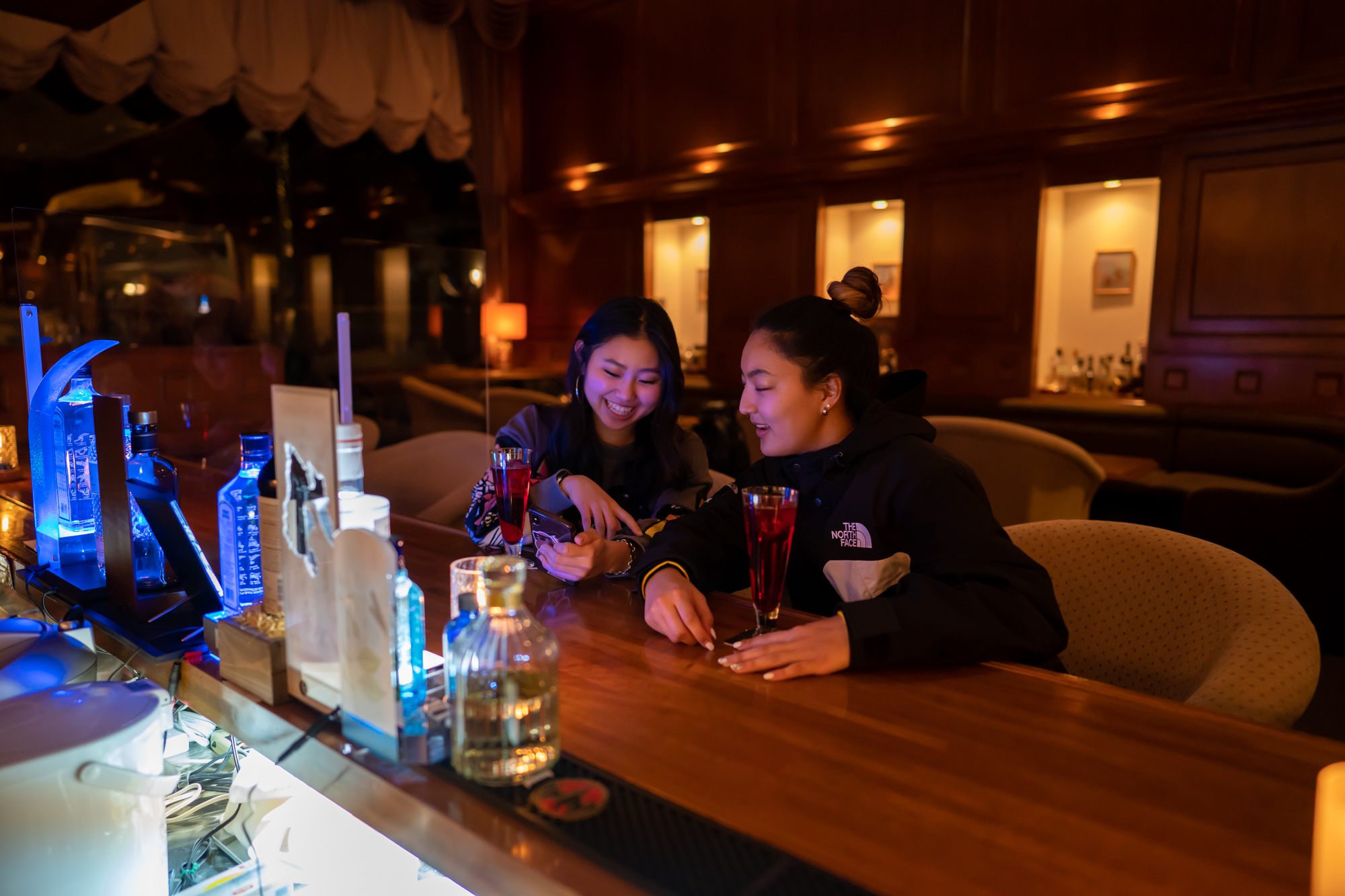 餐飲方面,有多間日式西式餐廳選擇。