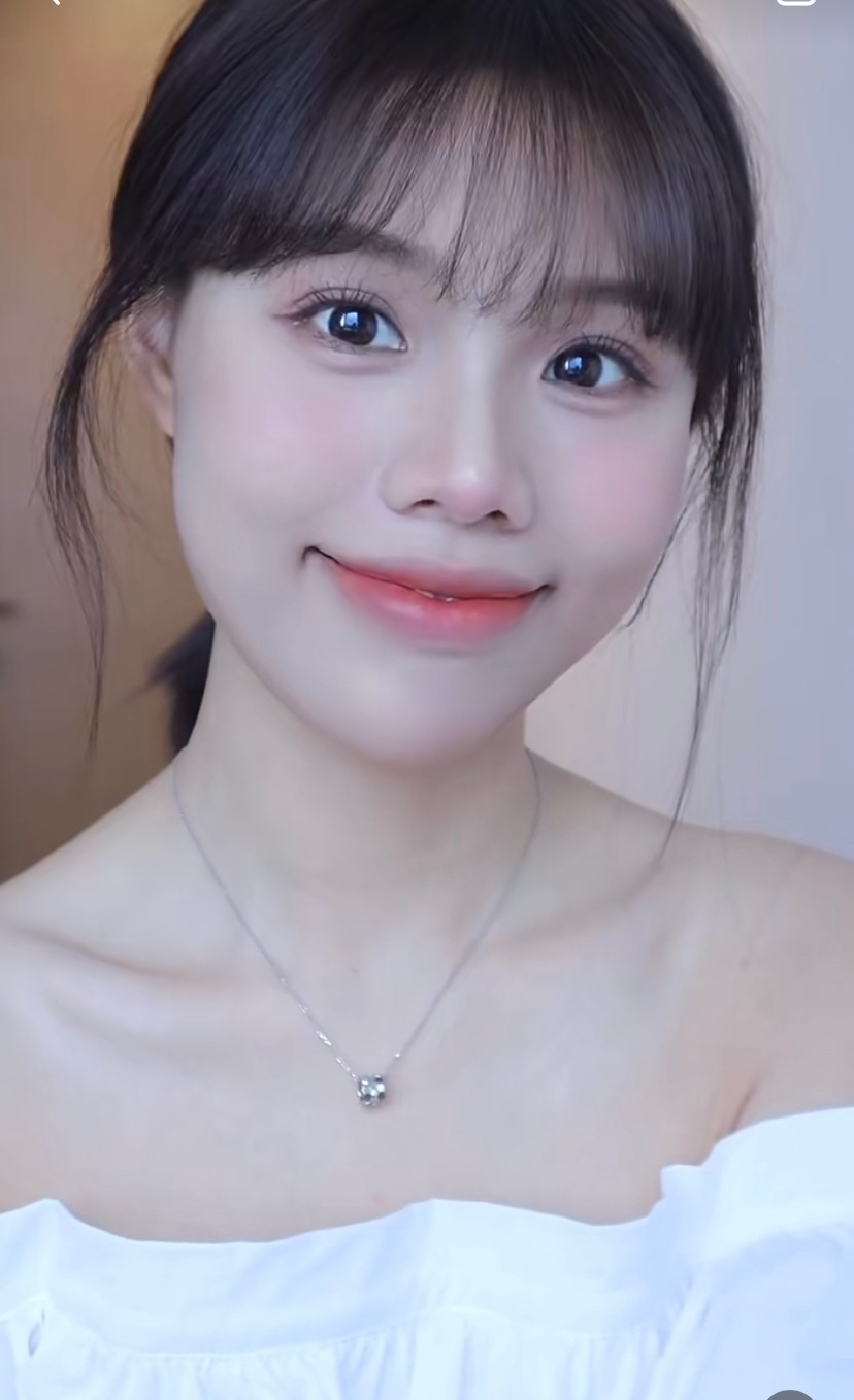整個妝容完成了!