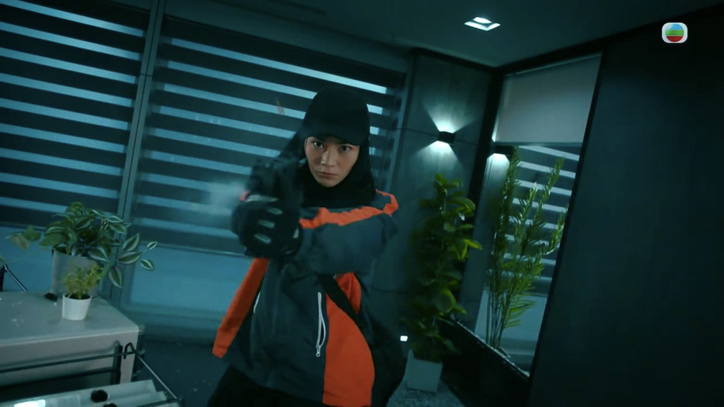 兇狠型格開槍姿勢。