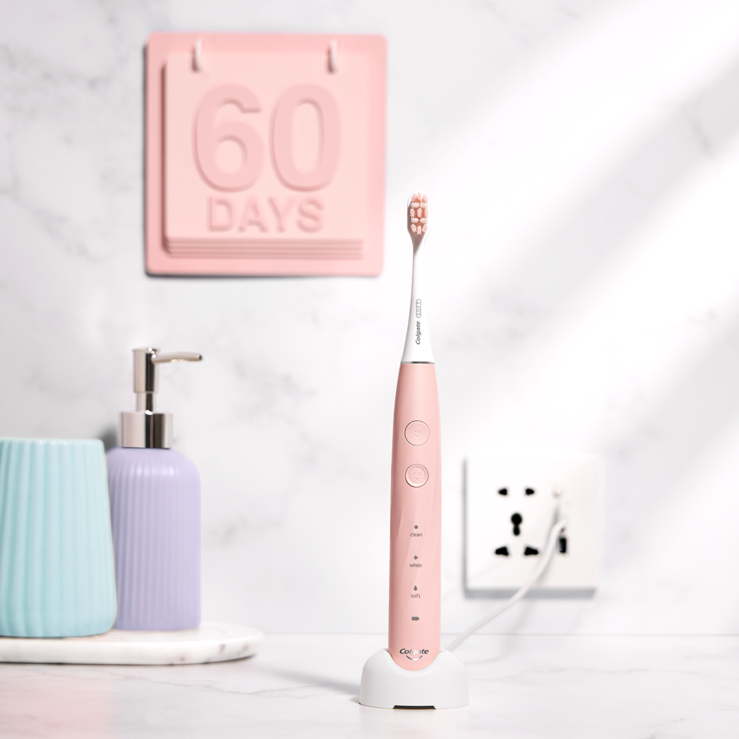 只需要用附送USB電線充電，便可以使用60天**，帶去旅行用亦非常方便！更附送牙刷支架，方便存放！