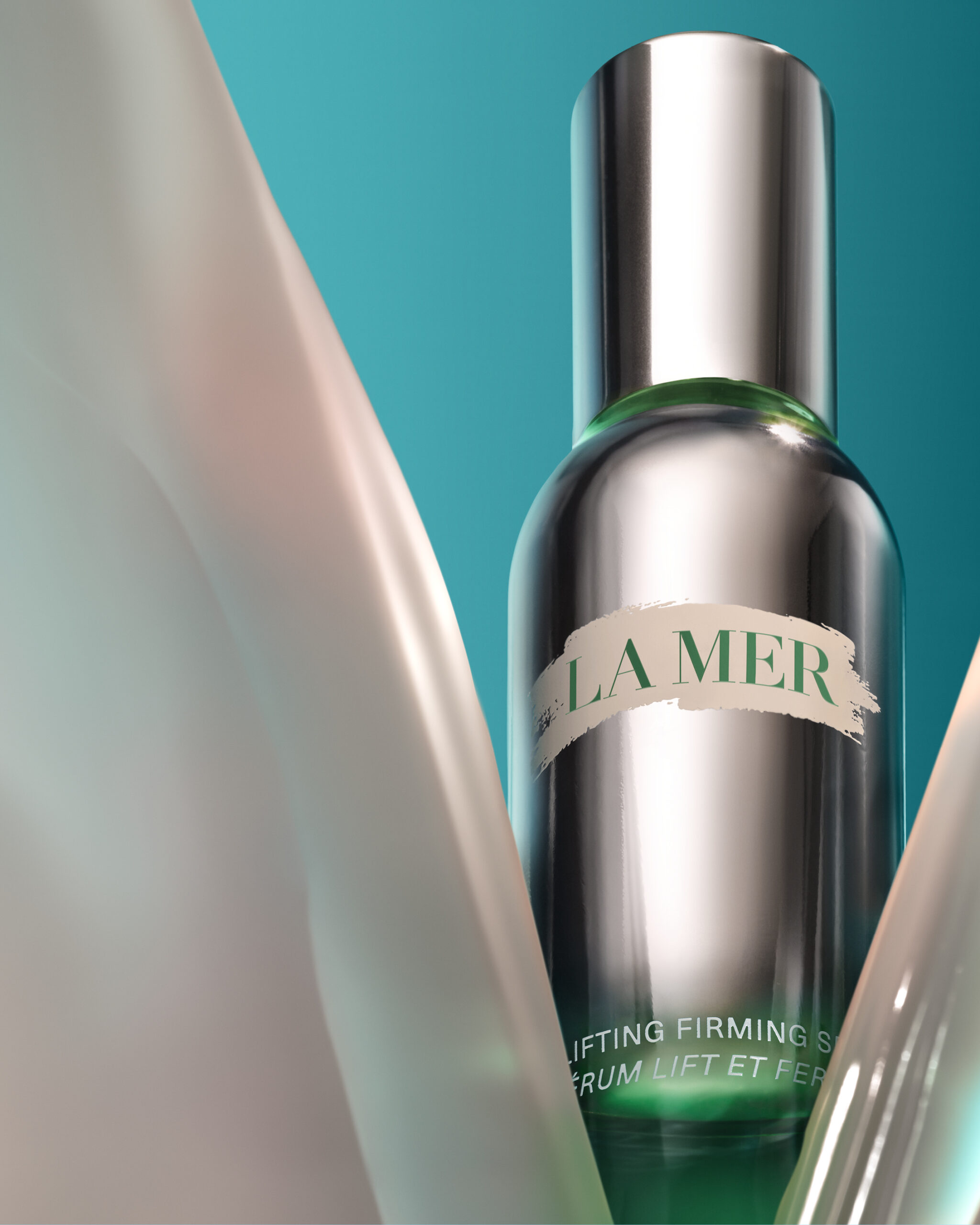 La Mer 全新提升緊緻精華一瓶能夠做到全方位提拉輪廓。