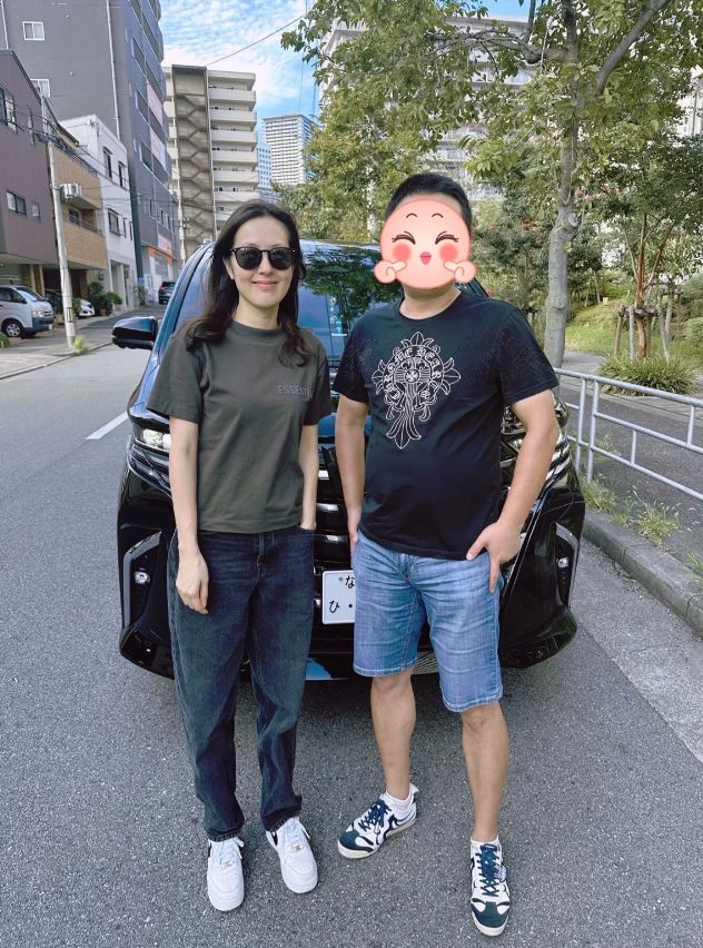 網民在日本偶遇唐詩詠，並指對方包車出遊。