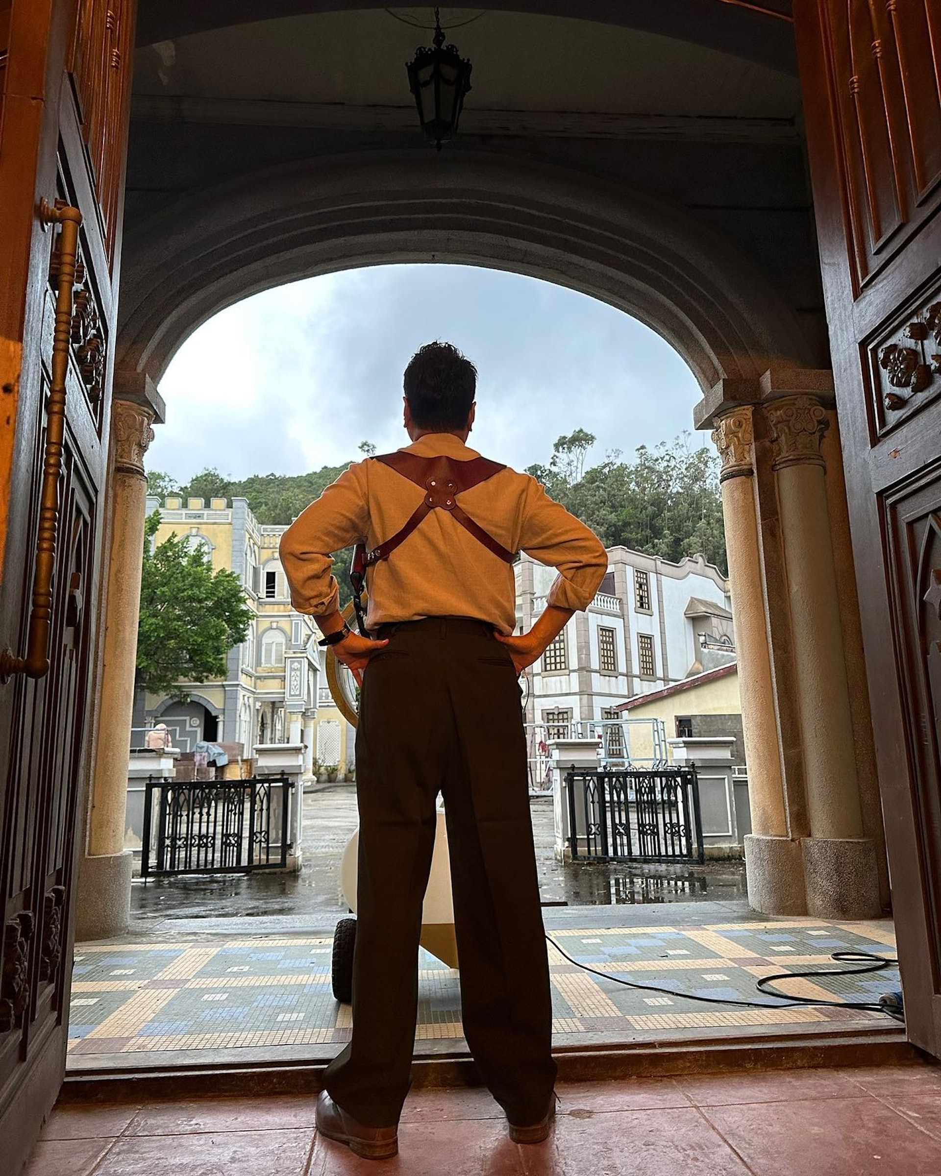 黎耀祥在社交平台晒開工照,重現「劉醒」的造型。