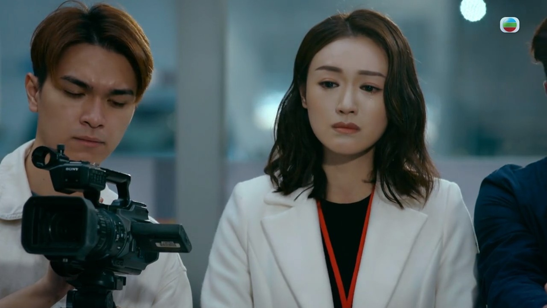 張寶兒的眼眶中不斷打轉的淚水。