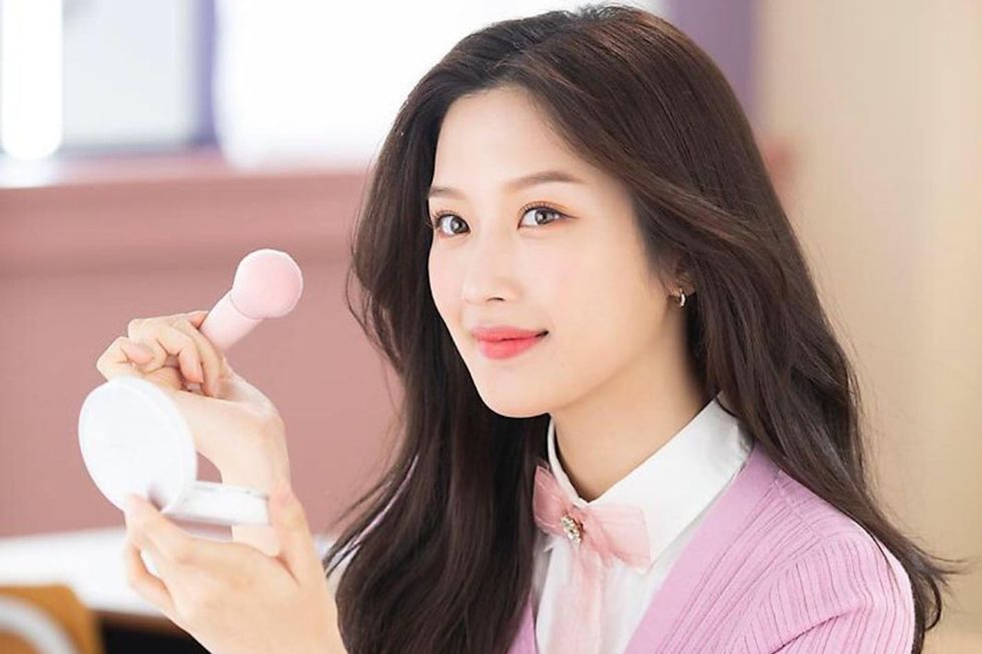 油性肌膚在上底妝時最忌把底妝品在臉上大面積抹開。