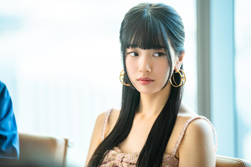 秀智在韓劇《我的女神室友斗娜》中是「女神室友」