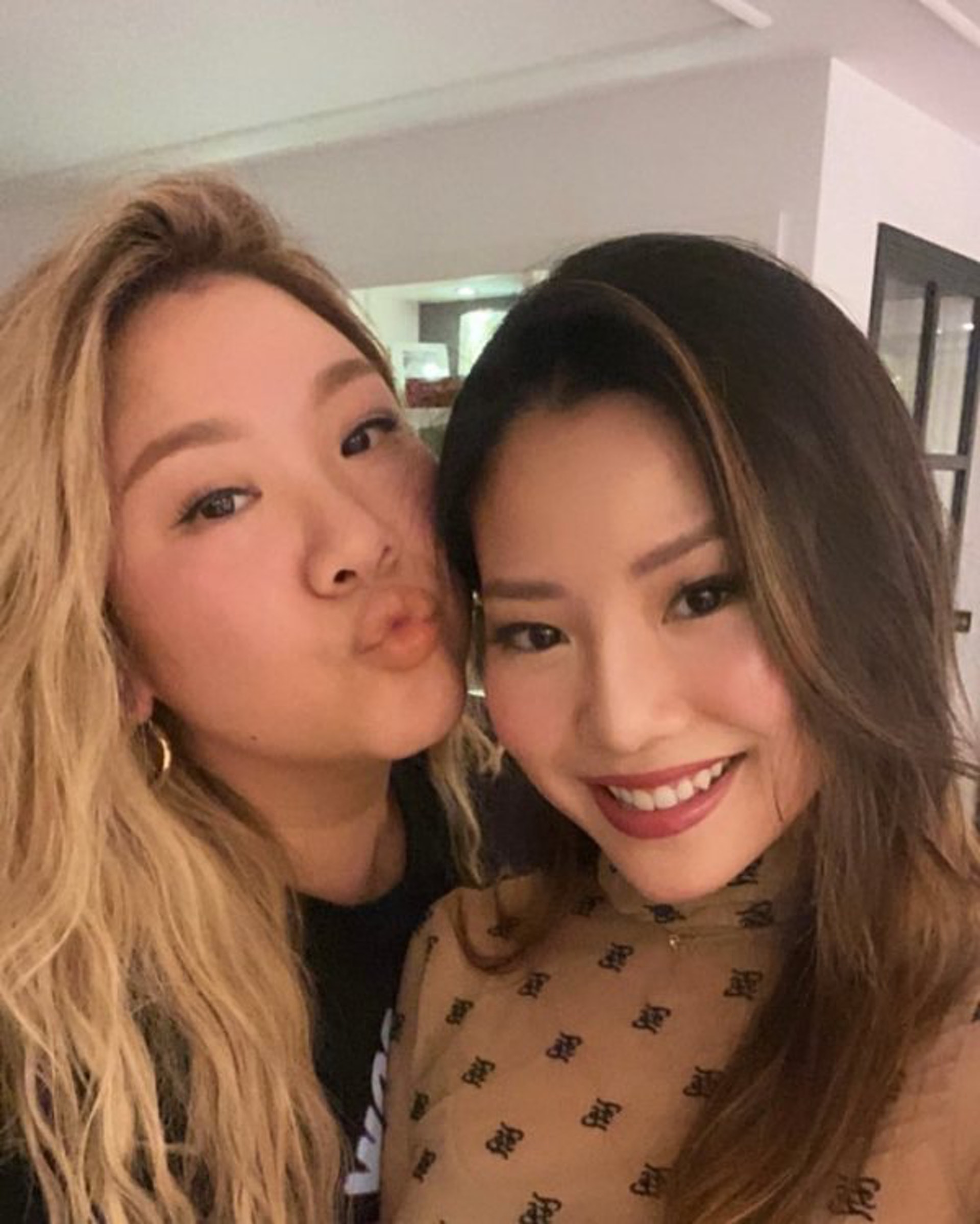 鄭欣宜與同父異母的妹妹感情要好。