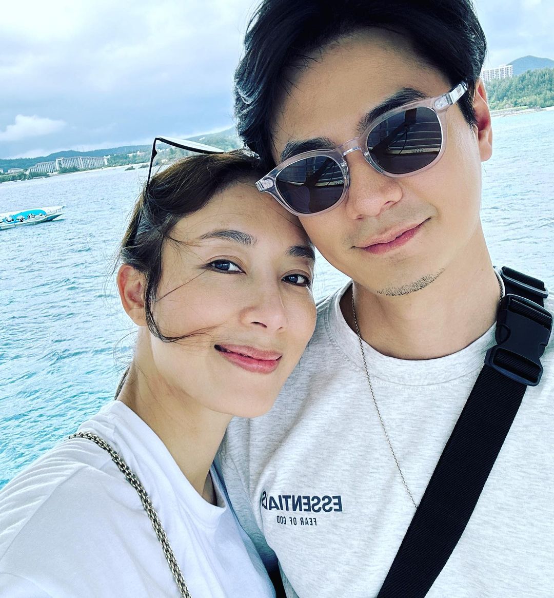 羅子溢與楊茜堯結婚多年依然恩愛如昔。