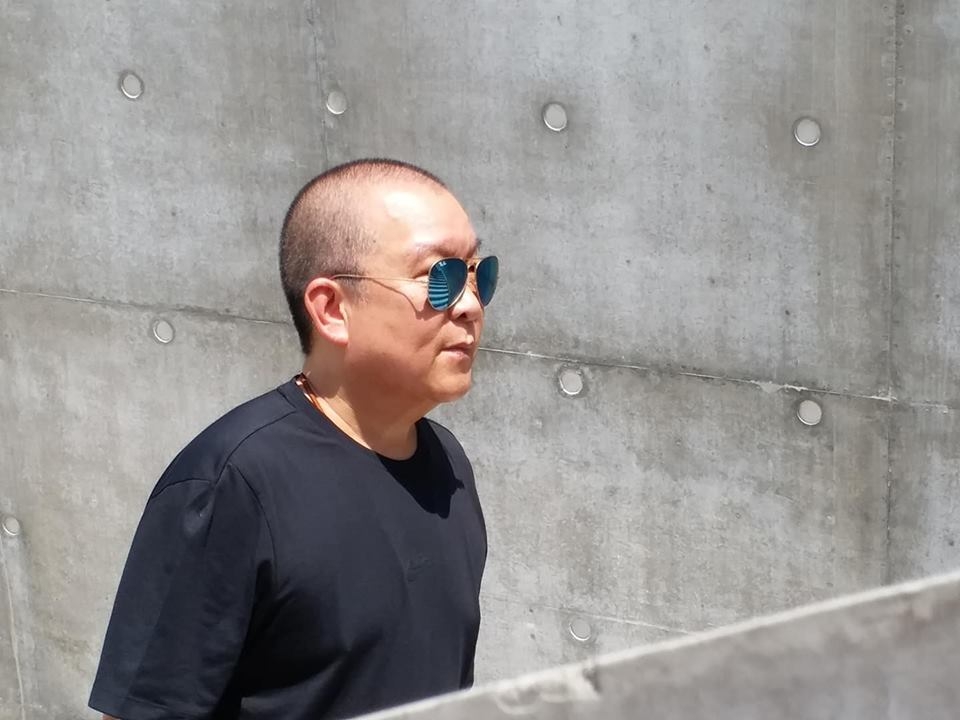 孟海曾為羅芙洛苦學英文,可惜最終分手收場。