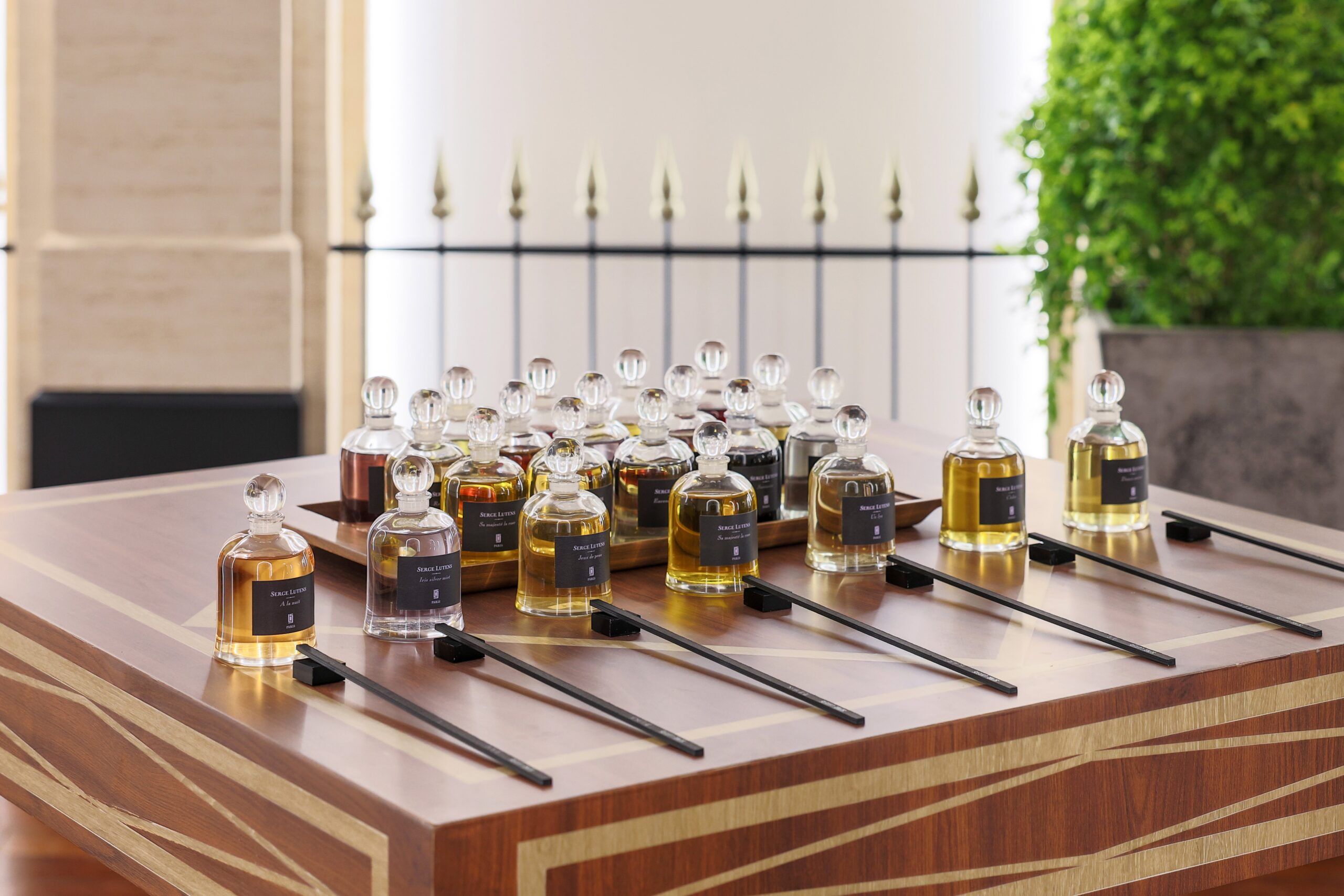 Flacons de table吊鐘瓶系列專區展示了全球某幾間最尊貴店舖才能有售的香水，非常珍貴。