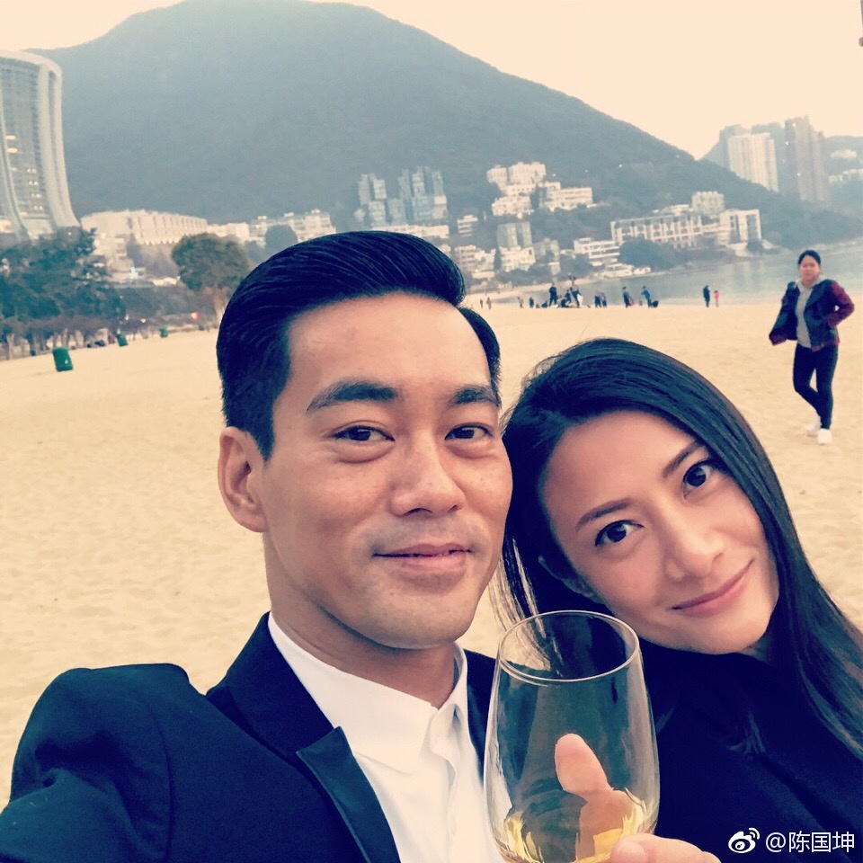 黃伊汶與陳國坤在2006年因電影《功夫無敵》而結緣。