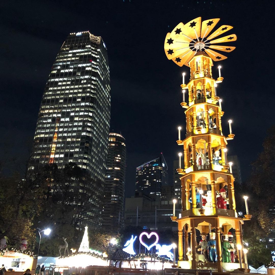 最注目的14公尺高的聖誕塔「Christmas pyramids クリスマスピラミッド」