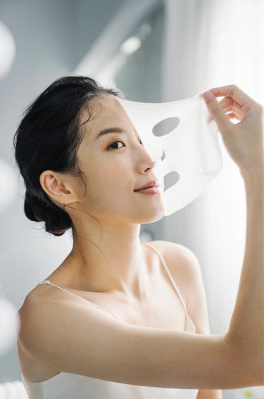 雖然面膜能保濕，可以解決秋季肌膚乾燥問題，但不能每天敷面膜。