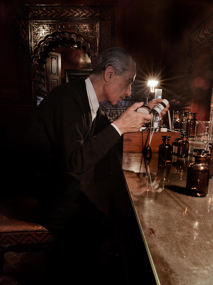 Serge Lutens將每個故事轉化成香氣並一一記錄下來，帶來多款扣人心弦的匠心之作。