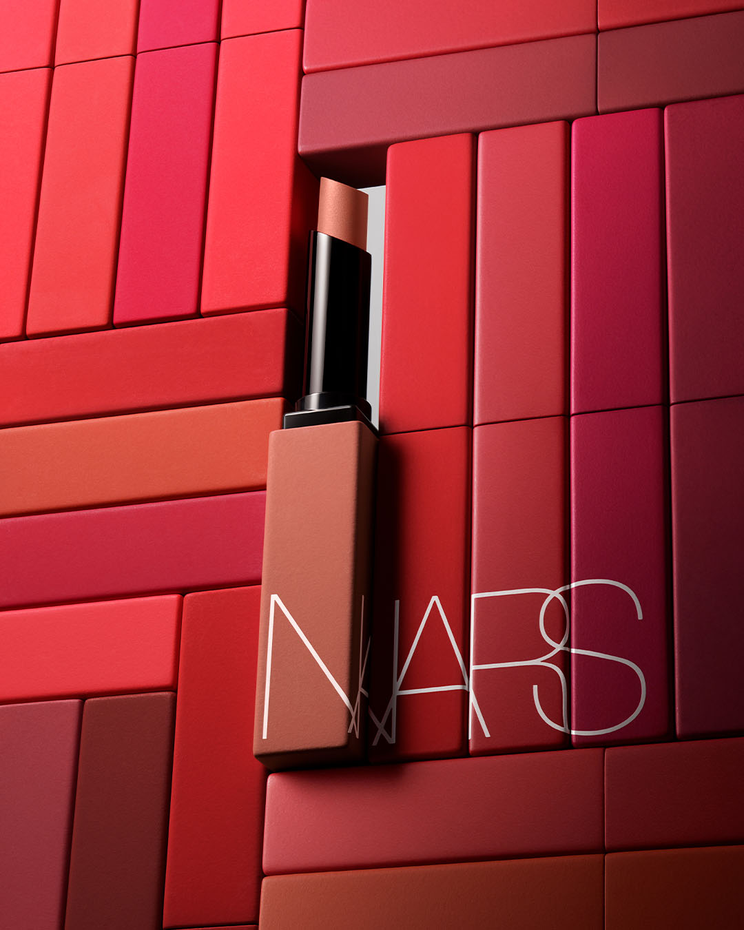NARS Powermatte玩魅啞緻唇膏116 START ME UP為充滿熱情的暖粉色