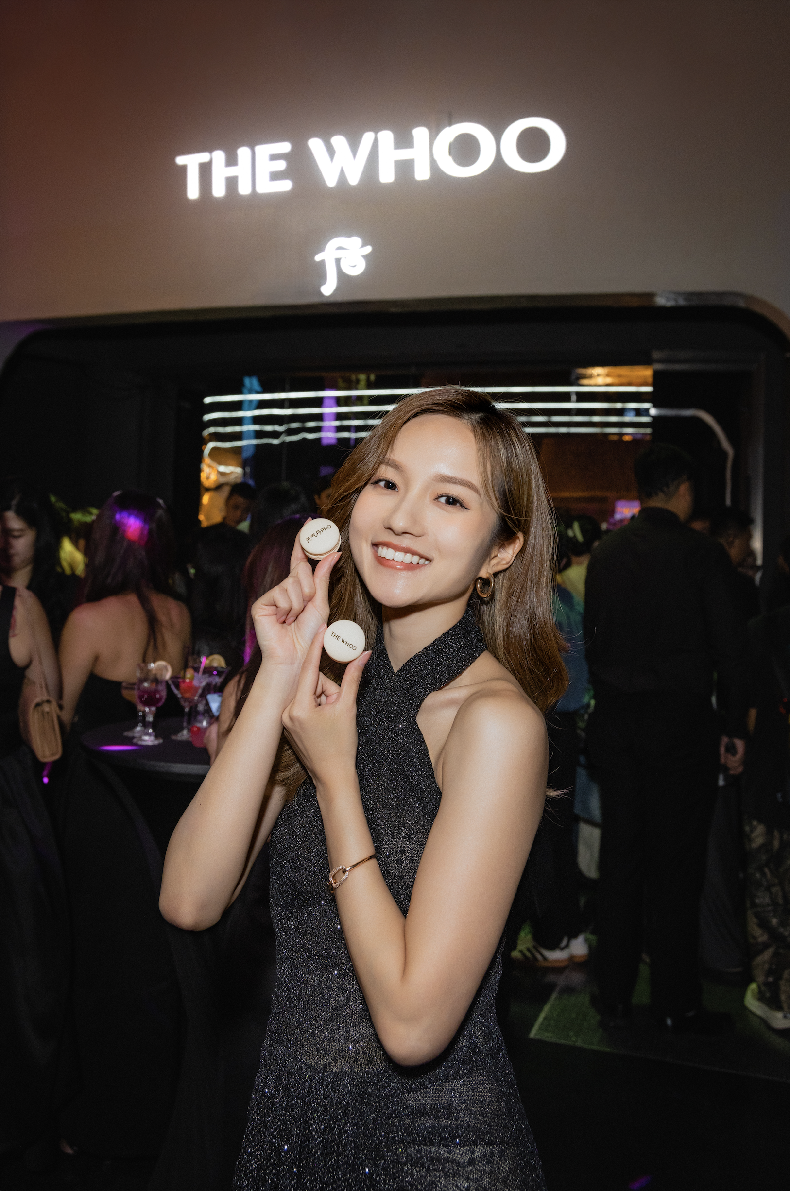 藝人鄧卓殷（Amber）漫遊展區