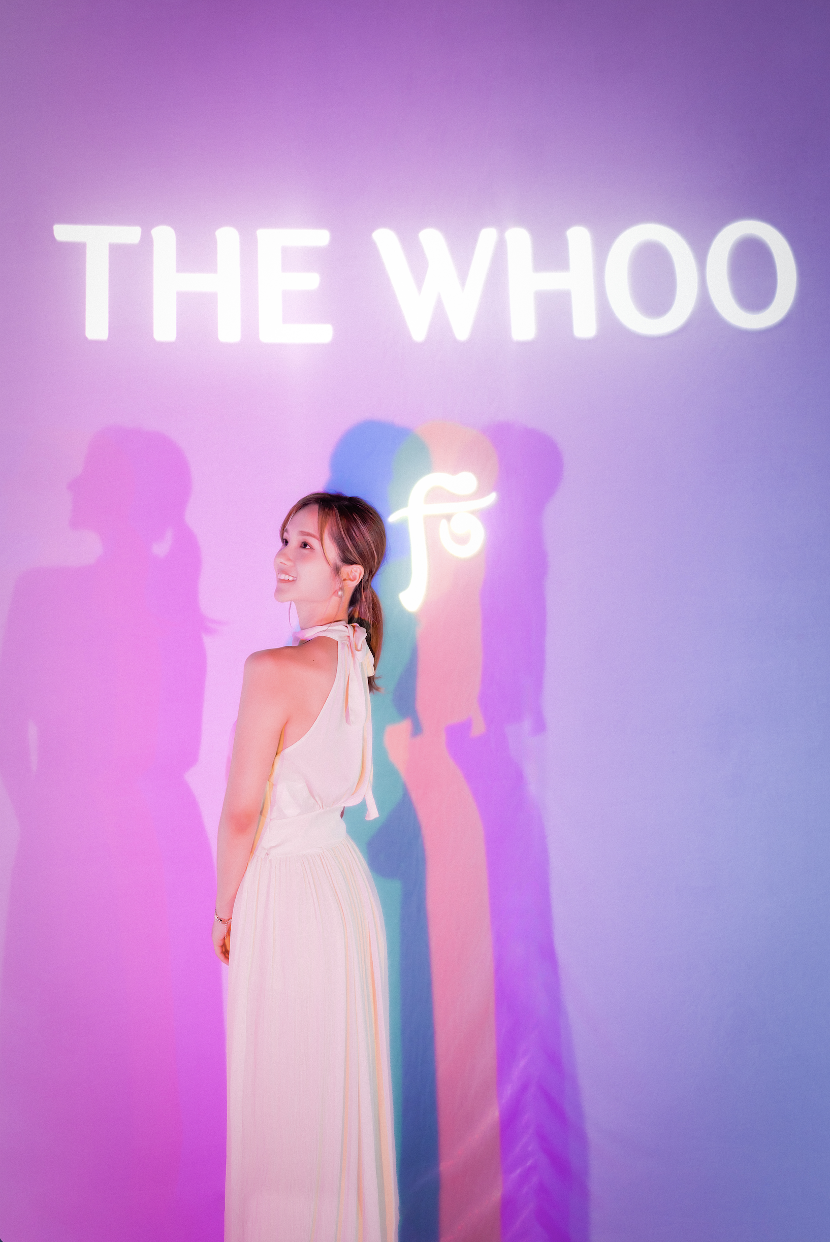 藝人鄧卓殷（Amber）漫遊展區