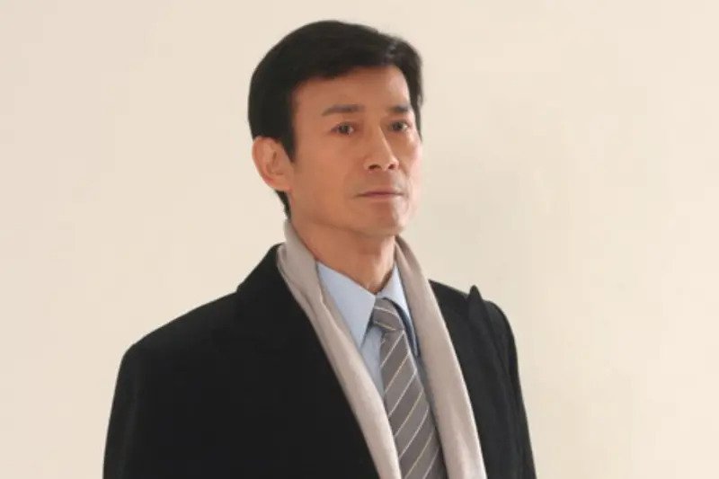 鄭少秋人生中3個女人為他生下4位都是女兒，可謂一生女人債。