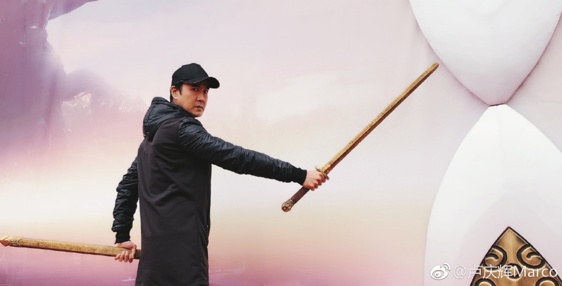 盧慶輝於2017年參與內地甄選新人比賽時戲癮大發,決定重投幕前演出。