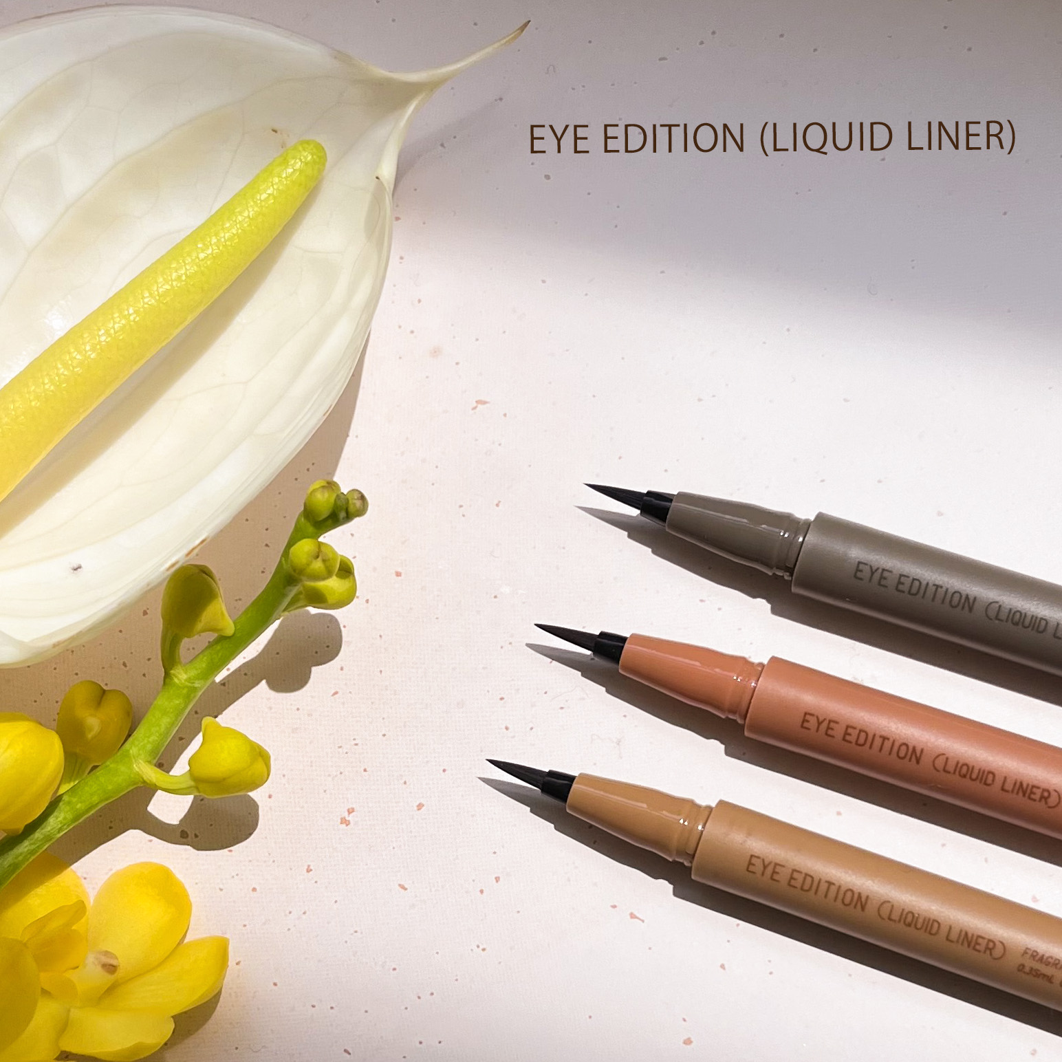 稜鏡光感柔滑眼線液3款柔和微透明色調:01亮澤灰、02亮澤啡及03榛果啡。