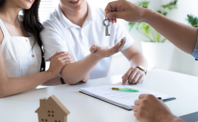 買樓學問大，需每個月存入大部分收入，不能隨便花掉。