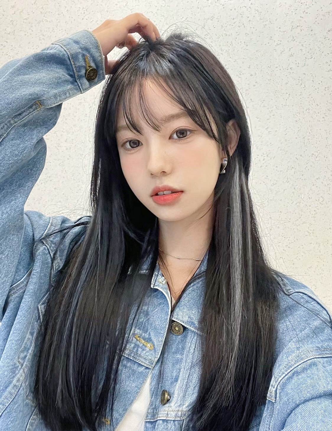 銀灰色線條染。