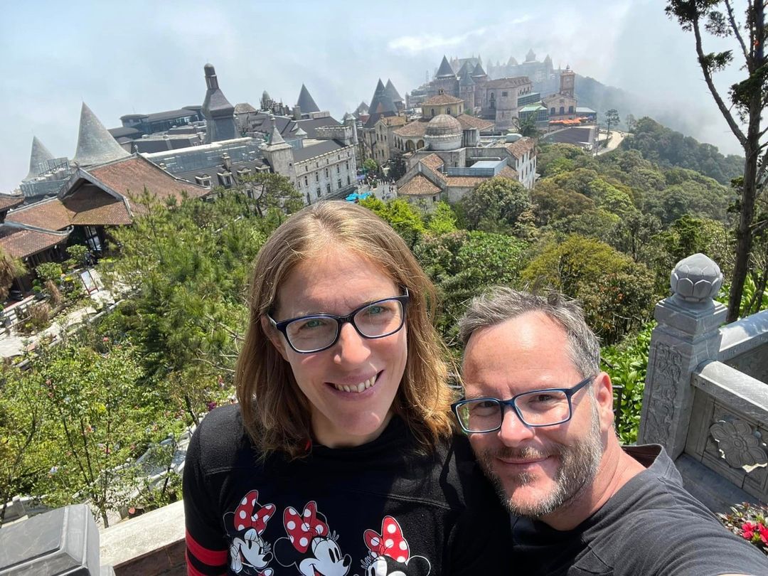 英國一名女子Katie Donegan在35歲時存款就已經達100萬英鎊，並決定與丈夫一起退休，到處旅行、享受美食。