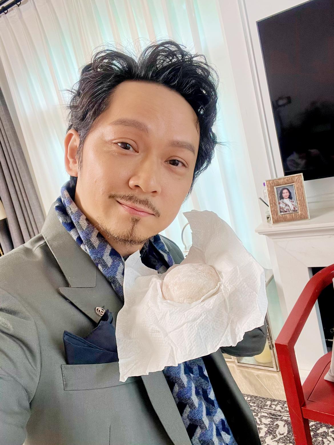 鄧智堅近期開始飾演「廢老」角色。