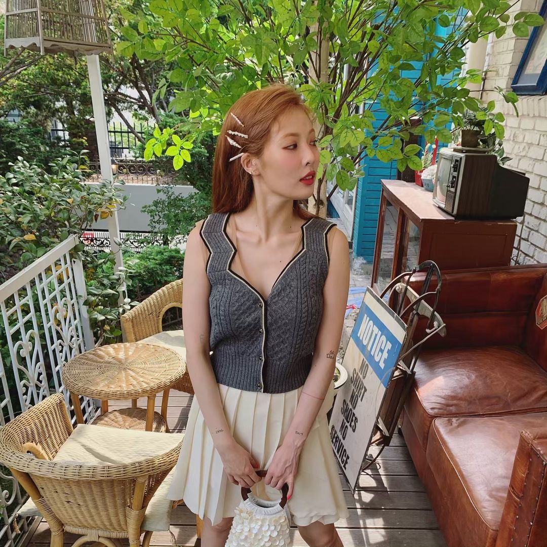 如果想要俏皮一點,建議讓髮夾交叉或隨意排列,瞬間變得可愛又有氣質。