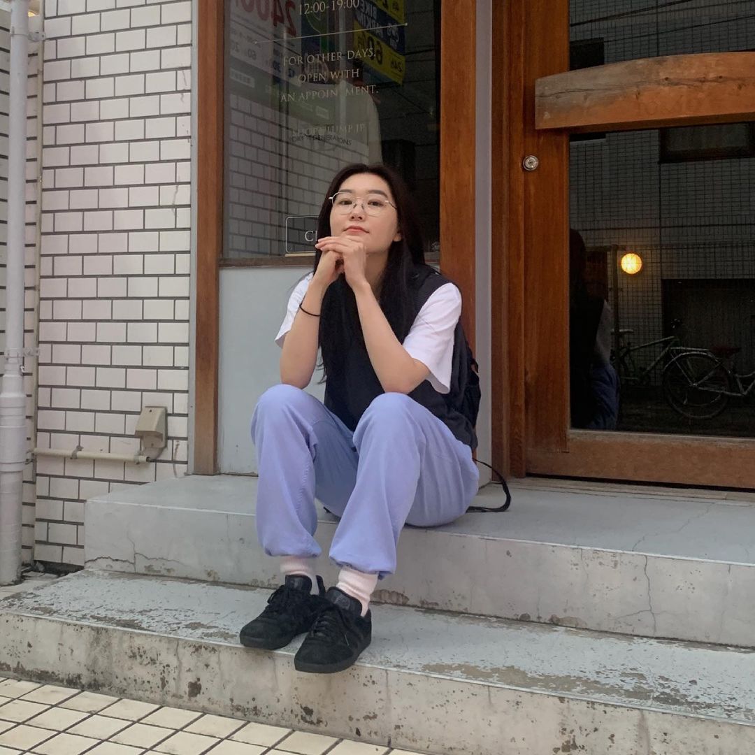 柴田ひかり戴著眼鏡的形象更是成為她的標誌之一。