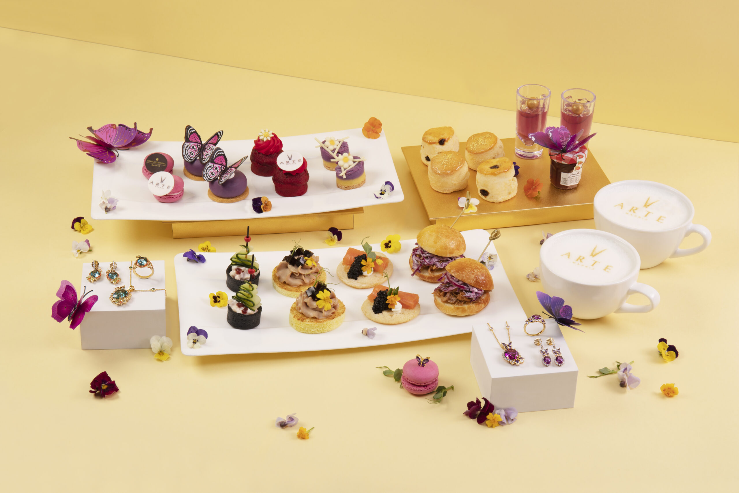 這款迷人的飲品用上杜松子酒、藍莓糖漿、柑橘和蝴蝶豆花茶調制而成,是下午茶的完美搭配。