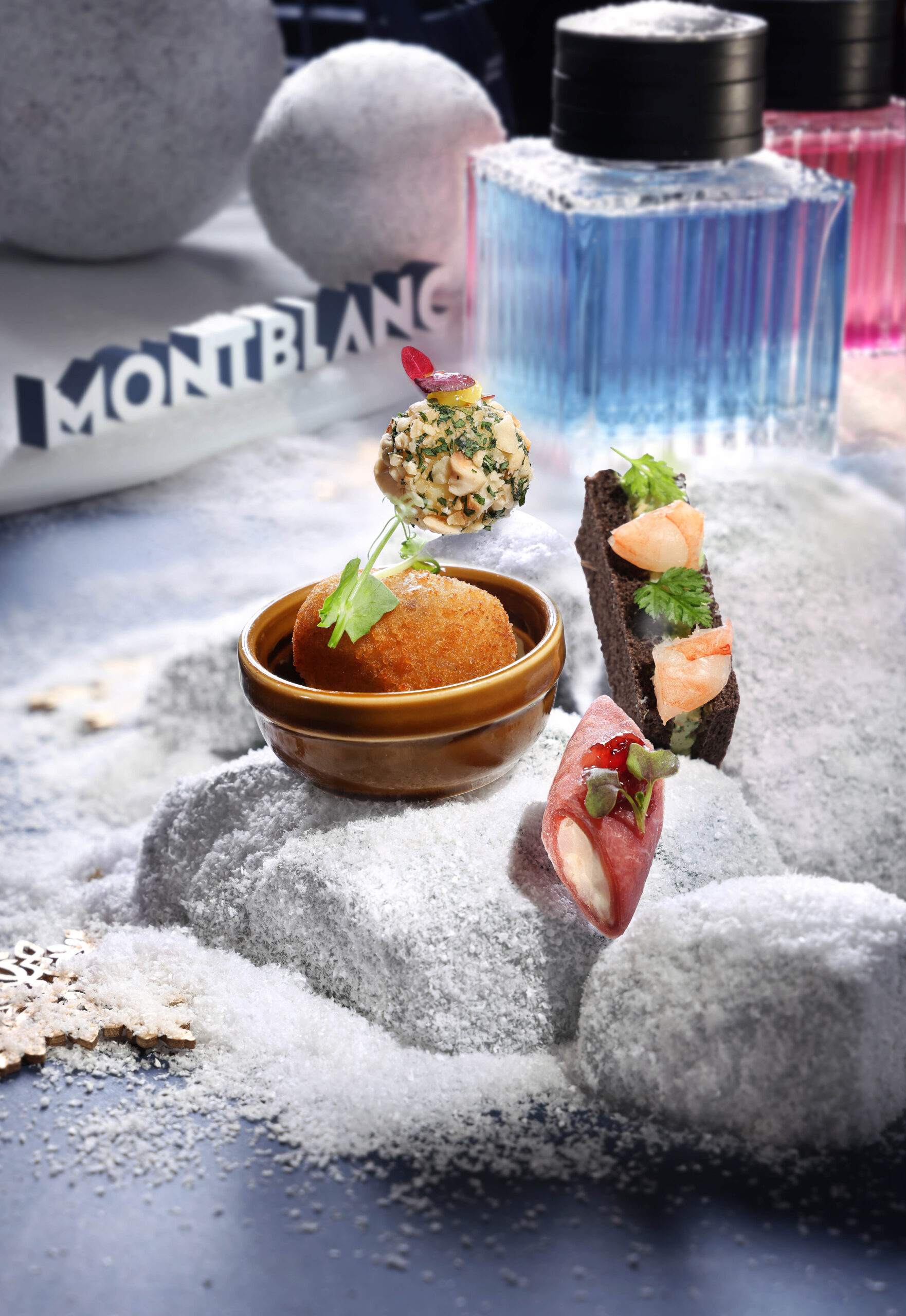 品牌以迷你聖誕許願樹為下午茶架,盛載著酒店團隊匠心設計的精緻下午茶點。