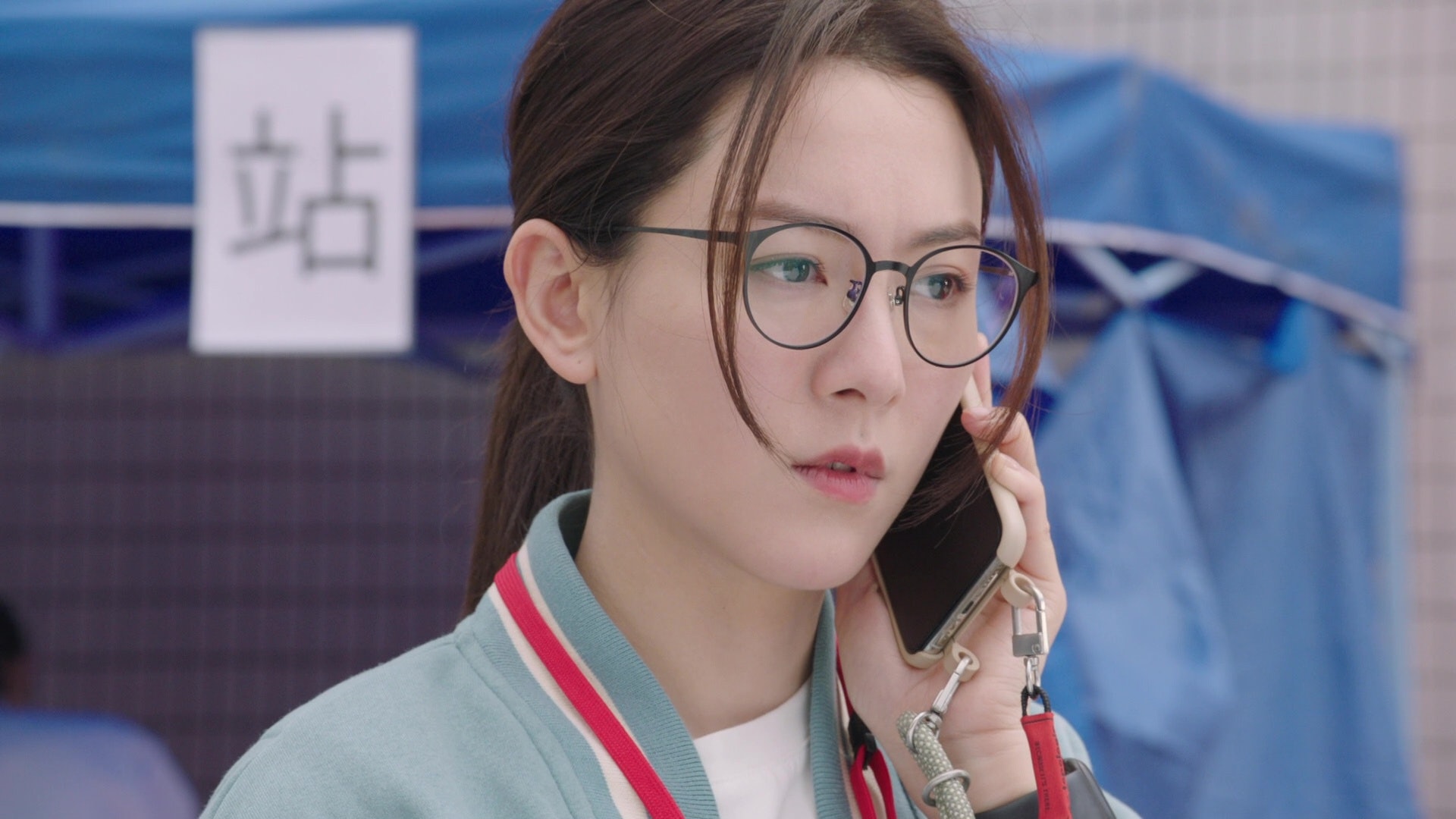 劉艷(王敏奕 飾)前往火災現場進行採訪,被Man姐(佘詩曼 飾)煽動入火場獲取更震撼的新聞內容。