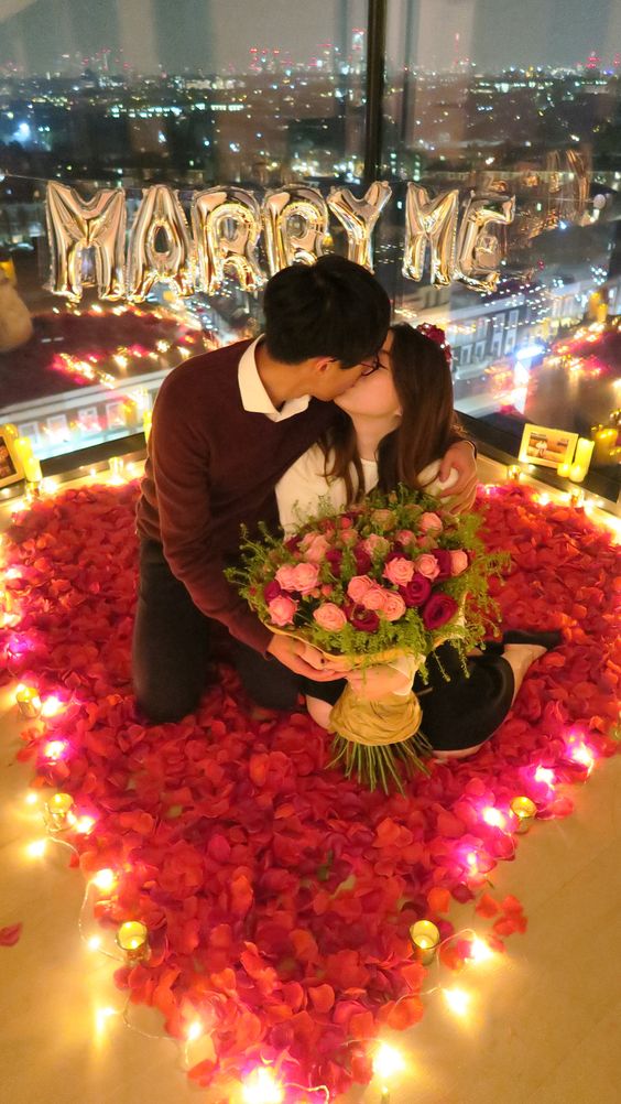 「MARRY ME」字母燈牌。