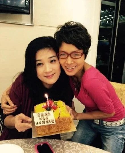 寶珮如因看不見天日而萌生結束生命的念頭，幸得好友袁潔儀出手相助。