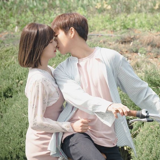 通過肢體的接觸，我們可以建立更深層次的連結，並且加強互相之間的信任和安全感。