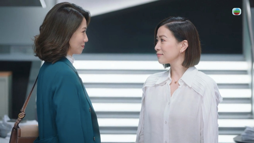 車婉婉憑真實身高173cm的氣勢完全壓制只有165cm的佘詩曼。