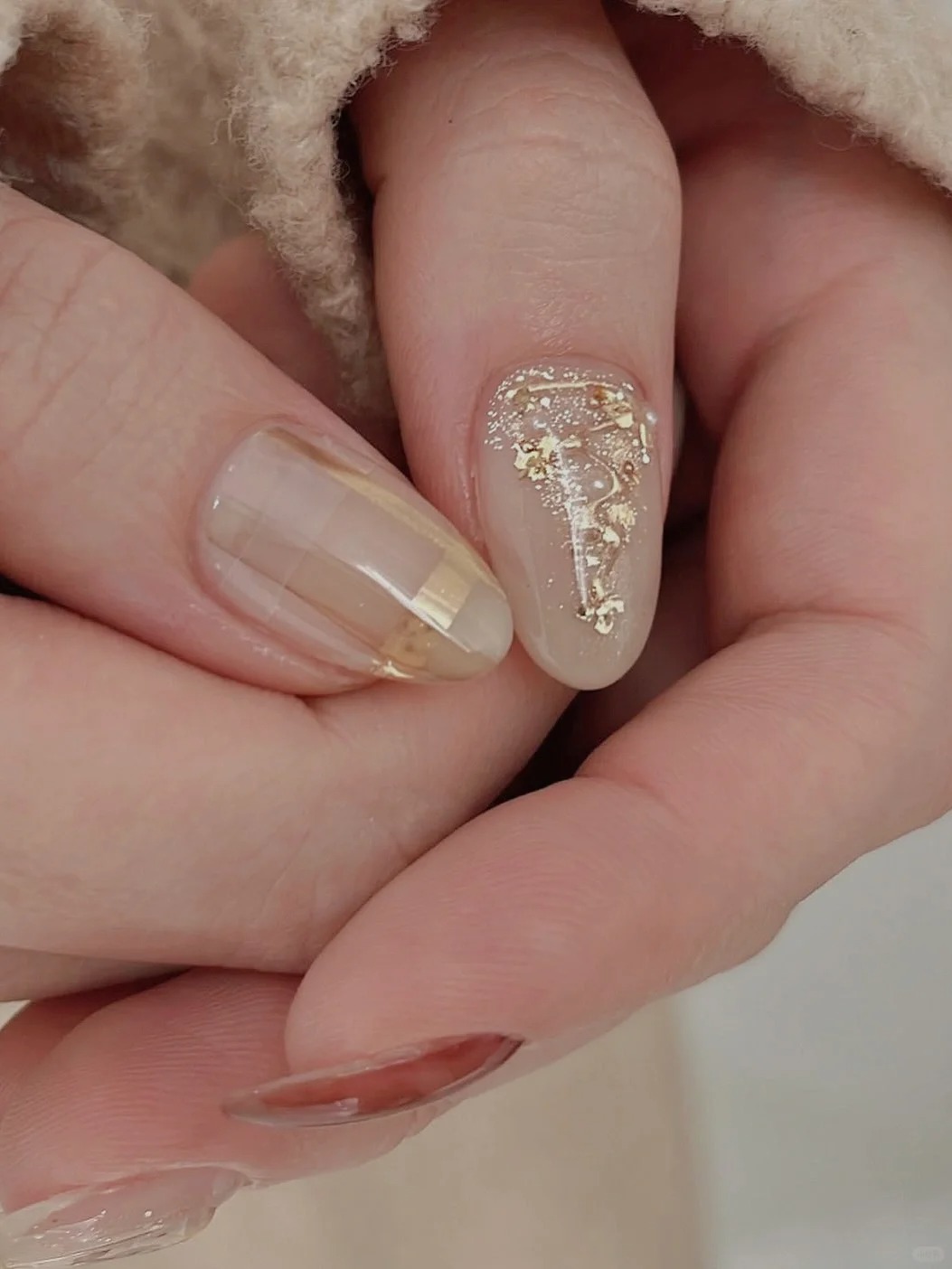 聖誕節美甲2023｜唯美麋鹿雪花、閃爍星夜、復古磚紅10款顯白高級感美甲靈感！