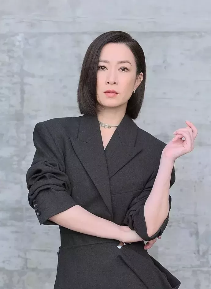 《新聞女王》中「Man姐」職場穿搭成為女生們模範對象。