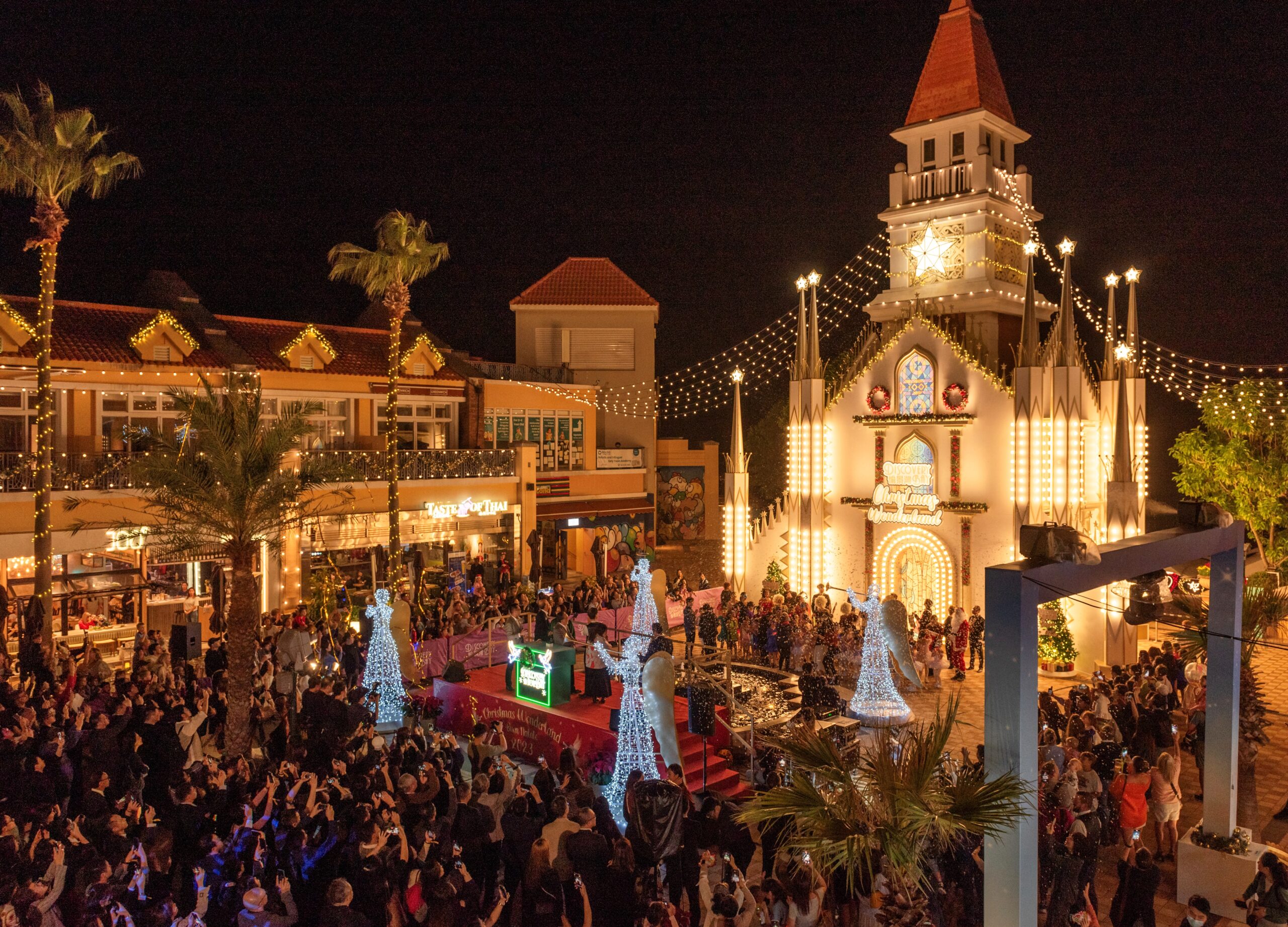 為迎接聖誕節,愉景灣不同角落將遍佈以意大利為主題的聖誕燈飾布置,