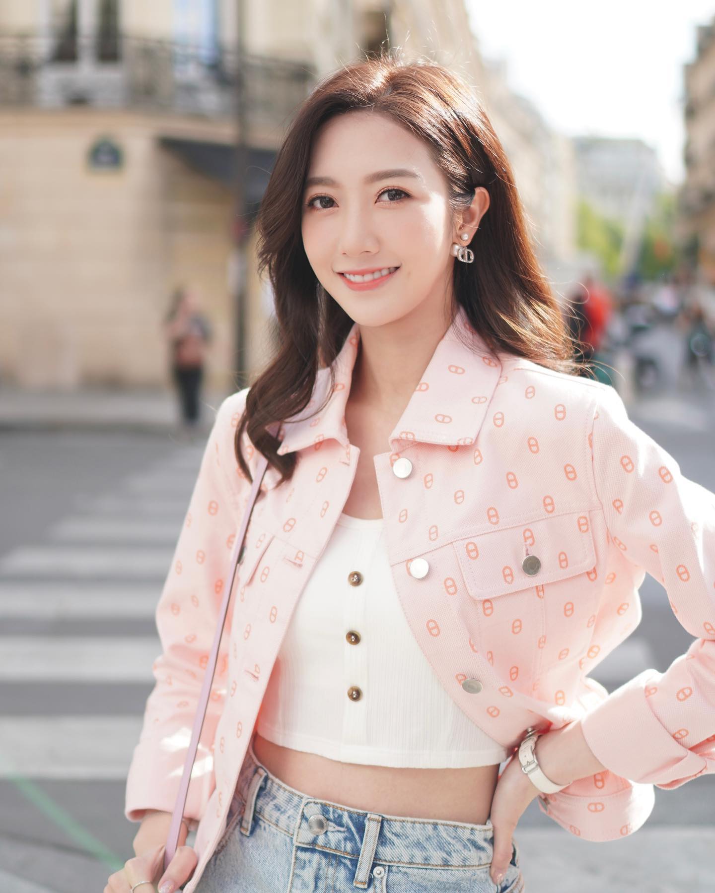 屬狗明星代表:何依婷