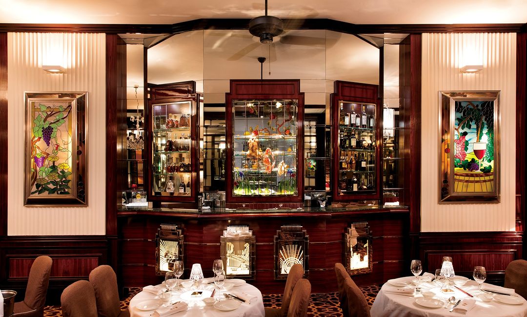 正宗潮州菜館的潮廳，菜式以傳統地道的潮州菜為主