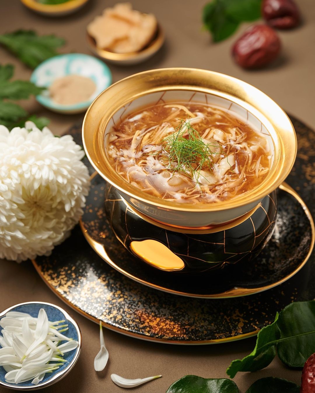 三十年老皮菊香花膠燴蛇羹